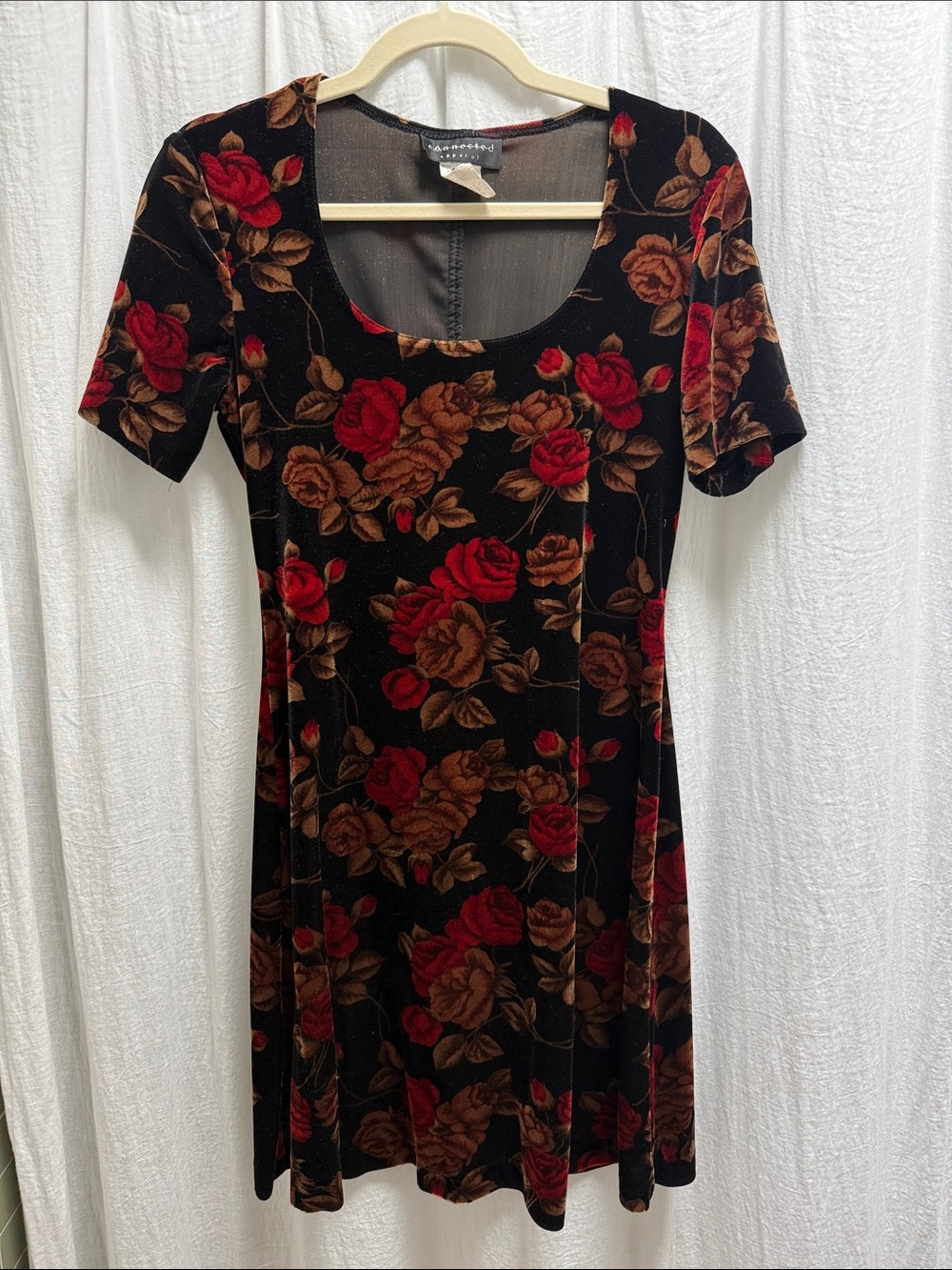 Velvet vintage Y2K Floral Scoop-Neck Dress in Black and Red